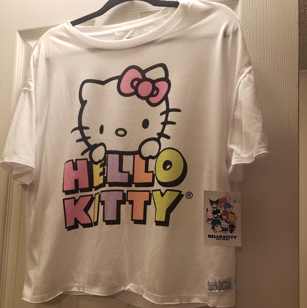 Adorable HELLO KITTY t-shirt. Size M (8-10)
